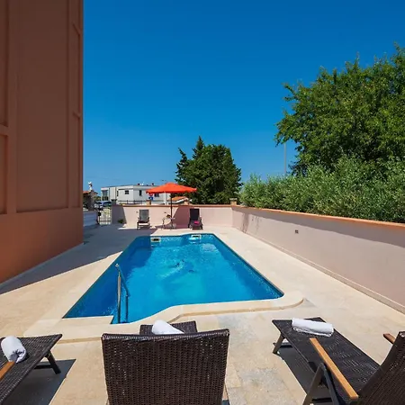 Apartman Cozy In With Wifi Pula