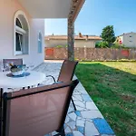 Amazing In Apartment Pula