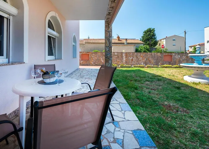 Cozy In With Wifi Apartment Pula