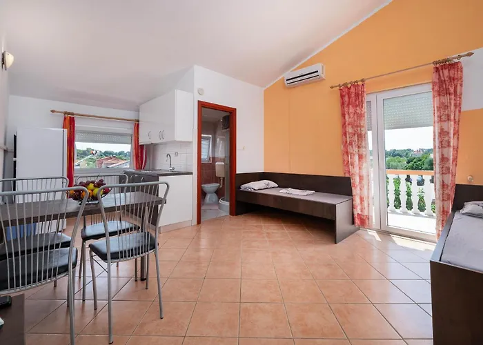 Apartment Cozy In With Wifi Pula