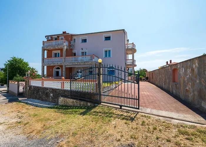 Cozy In With Wifi Pula