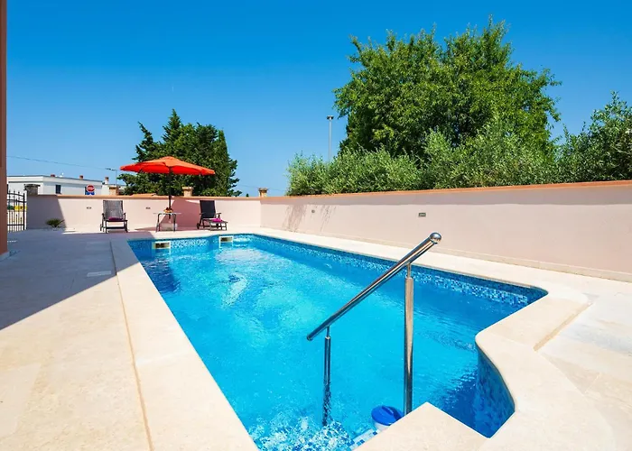 Cozy In With Wifi Apartment Pula