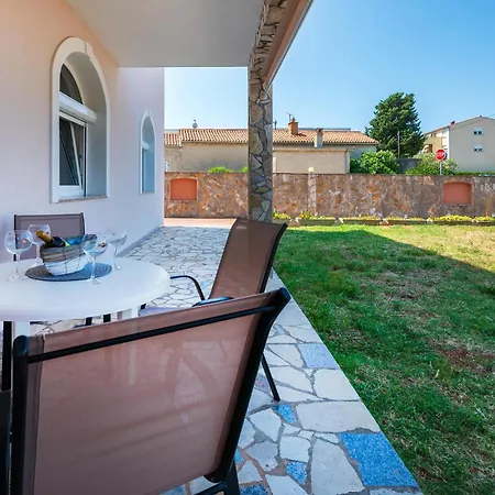 Cozy In With Wifi Appartamento Pola