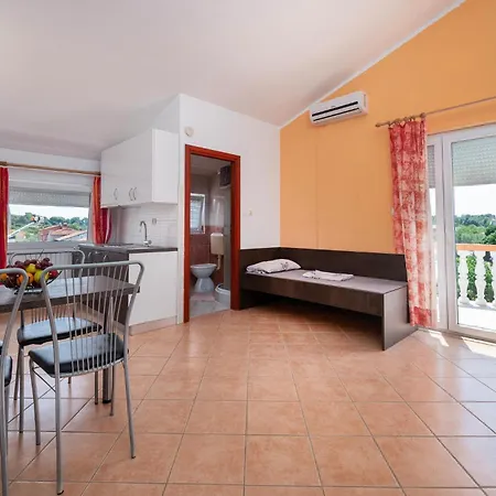 Appartamento Cozy In With Wifi Pola